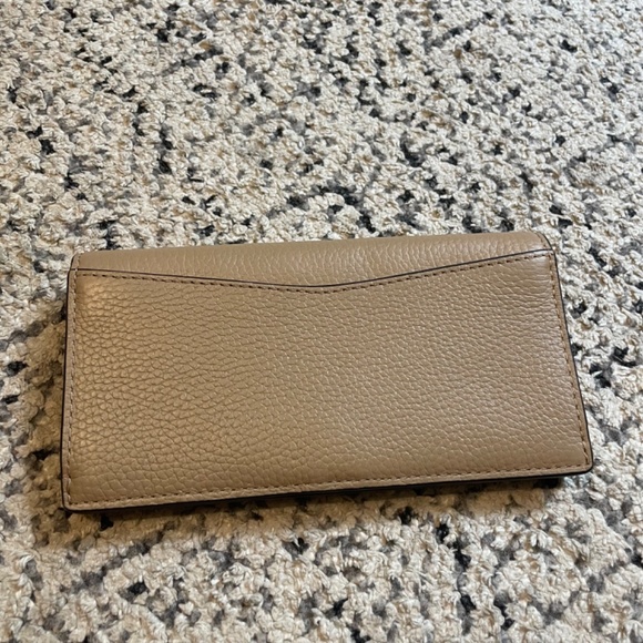 Michael Kors IZZY CAMEL LG SLIM WALLET LEATHER - Picture 3 of 7